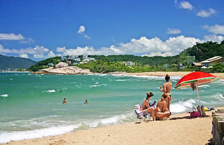 A um mês do verão, 67% das praias de SC estão próprias para banho