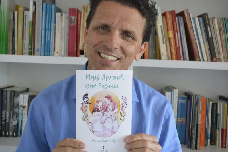 Livro “Mais Aprendi que Ensinei”, do jornalista criciumense Paulo Scarduelli, será lançado na Acic