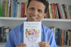 Livro “Mais Aprendi que Ensinei”, do jornalista criciumense Paulo Scarduelli, será lançado na Acic