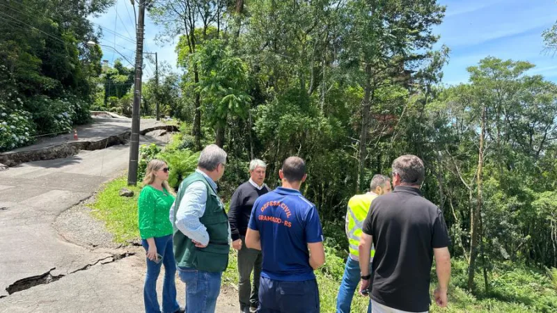 GRAMADO: bairro inteiro é evacuado após imensas rachaduras surgirem no chão