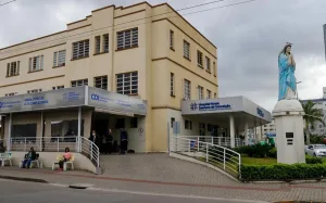 HNSC de Tubarão enfrenta mais uma superlotação na Emergência