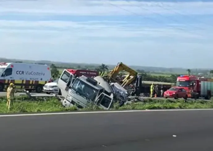 Acidente bloqueia sentido norte da BR-101 em Jaguaruna