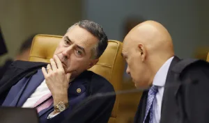 Moraes e Barroso lideram pedidos de impeachment no Congresso
