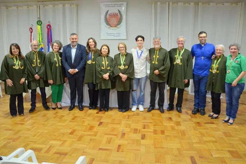 Acadêmica de Letras e Artes de Siderópolis premia vencedores do concurso literário
