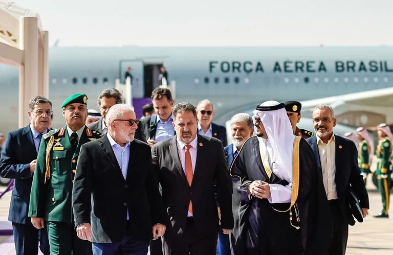 Presidente Lula chega à capital da Arábia Saudita