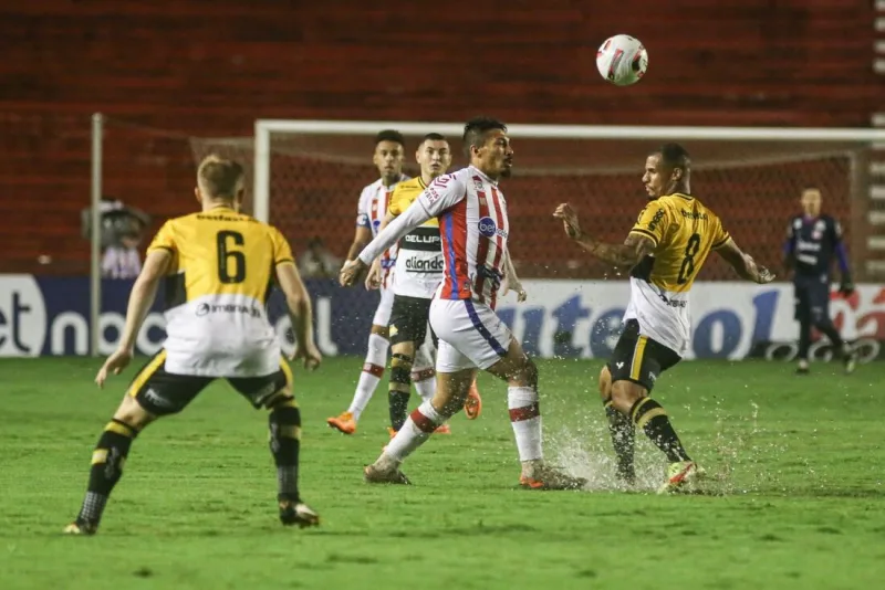Jogo entre Criciúma e Náutico está sendo investigado em operação que apura fraudes em partidas
