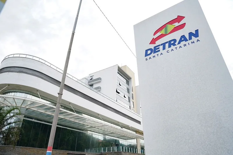 Detran/SC alerta para site falso de leilões