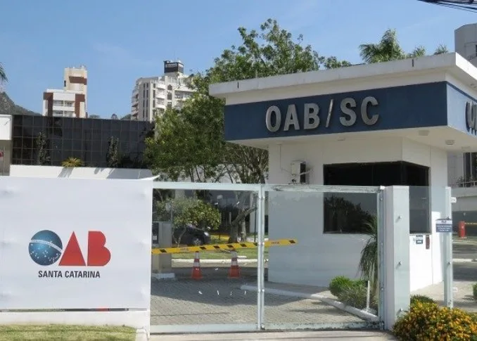 OAB exige medidas após juíza de Santa Catarina gritar e ameaçar testemunha em audiência virtual