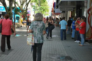 Horário estendido proporciona mais tempo para compras de Natal