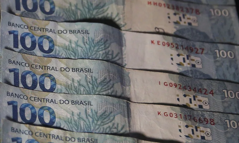 Arrecadação federal chega a R$ 215,6 bilhões em outubro