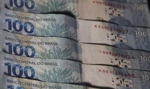 Arrecadação federal chega a R$ 215,6 bilhões em outubro