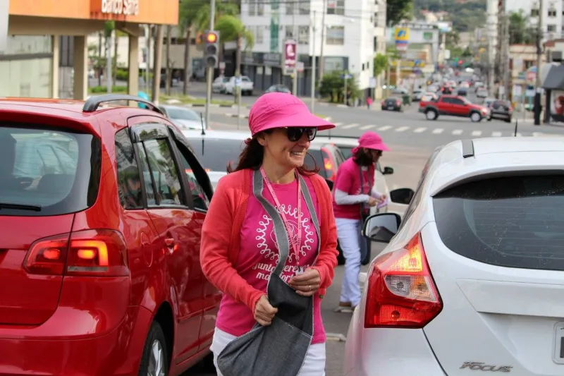 Para auxiliar ainda mais mulheres, Rede Feminina de Criciúma realiza pedágio solidário