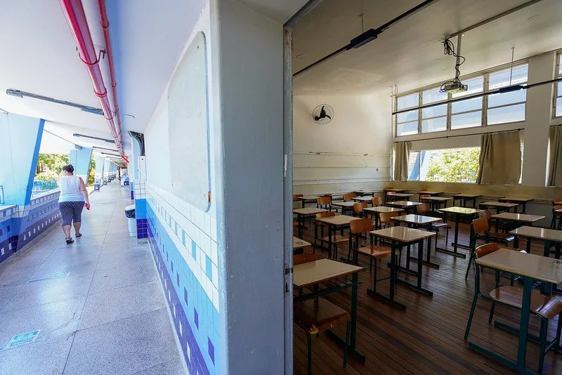 Exigência de maioria simples para eleição de diretores escolares está valendo, segundo Justiça