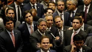 Centrão volta a exigir cargos e emendas para aprovar subvenção do ICMS