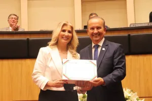 Luciane Bisognin Ceretta recebe honraria de Cidadã Catarinense em cerimônia prestigiada