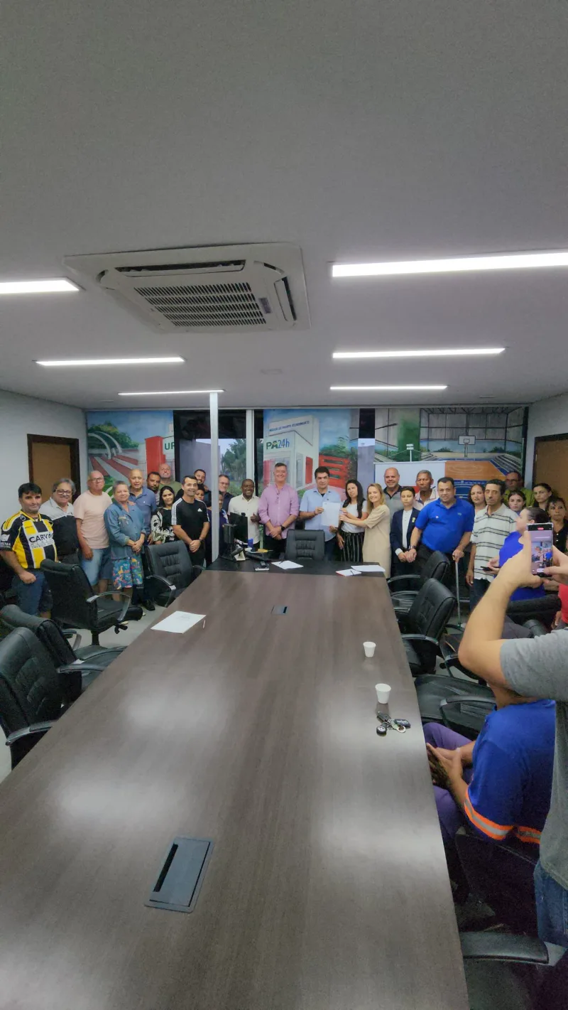 Governo de Criciúma assina ordens de serviço para construção de novos centros comunitários, ginásio de esportes e pavimentação de ruas