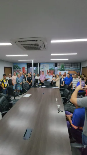Governo de Criciúma assina ordens de serviço para construção de novos centros comunitários, ginásio de esportes e pavimentação de ruas