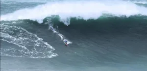 Investindo no esporte, marca de SC apoia um dos principais surfistas de onda gigante do país