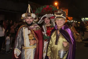“Viva o Natal, Viva Criciúma”: desfile atrai milhares de pessoas no bairro Próspera