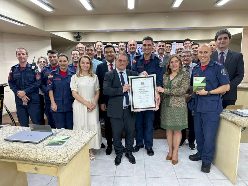 Poder Legislativo homenageia Batalhão de Bombeiros pelo Projeto Golfinho