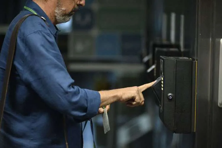 Avança no Senado PL que aprova redução da jornada de trabalho sem corte no salário