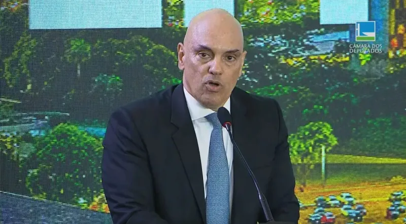 Moraes defende regulamentação das redes sociais