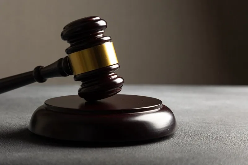 Ex-vice-prefeito que acumulou cargos é condenado a ressarcir erário em quase R$ 800 mil