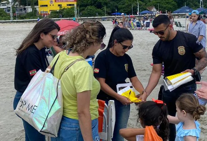 Polícia Civil distribui mais de 40 mil pulseirinhas de identificação para crianças no Litoral catarinense