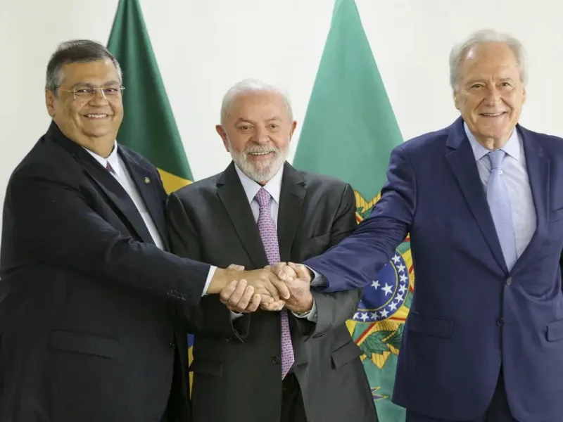 Lula anuncia Lewandowski como ministro da Justiça