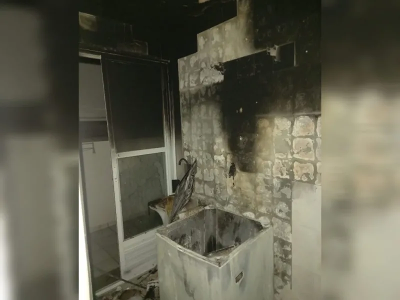 Morador inala fumaça durante incêndio e é levado ao hospital