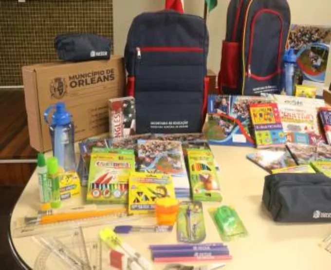 Governo de Orleans garante kits escolares para alunos da rede municipal