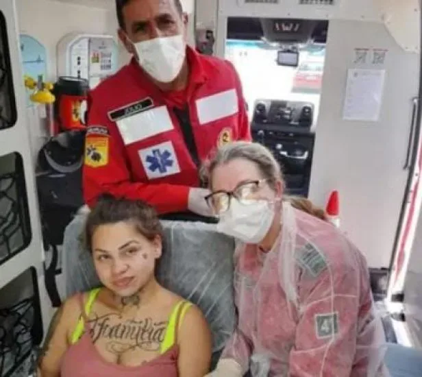 Mulher da a luz a bebê de 35 semanas com ajuda de familiares