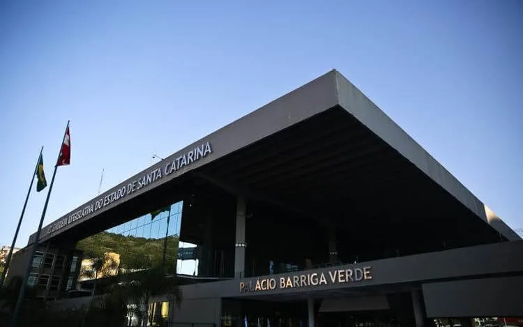 Alesc lança 1º concurso público em 15 anos com salários de R$ 12,4 mil