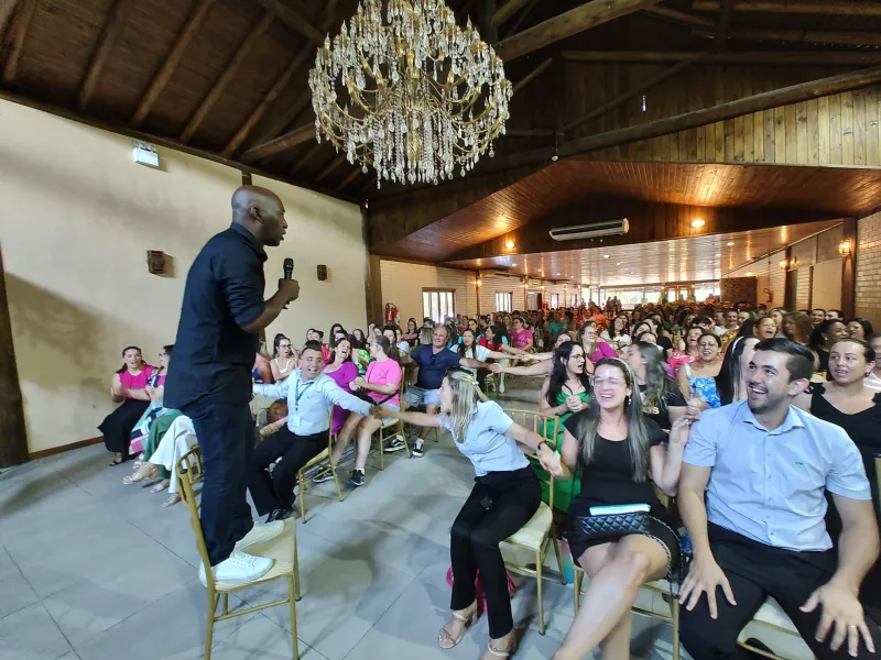 Palestra com o educador João Carlos de Oliveira marca abertura da Semana Pedagógica fumacense