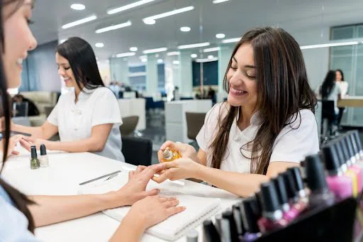 Setor de serviços avança 2,3% em 2023, revela o IBGE