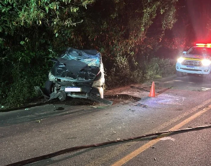 Motorista de 27 anos sofre ferimentos após capotar carro na SC-108, em Rio Fortuna