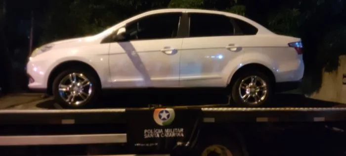 Automóvel furtado em Araranguá é recuperado em Criciúma