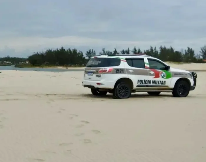 Homem que foi encontrado morto na orla do Balneário Torneiro foi identificado