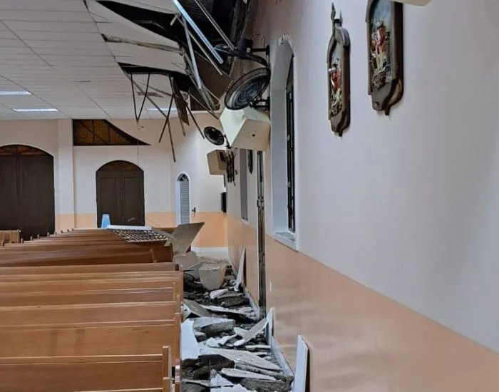 Chuva forte causa danos na Igreja de Nossa Senhora Auxiliadora em Laguna