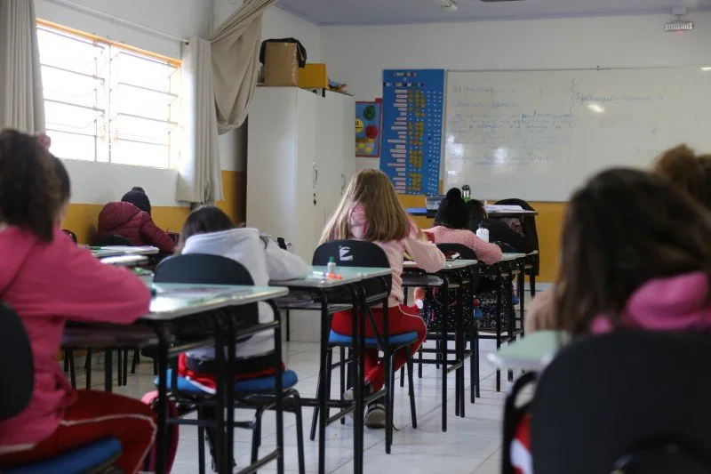 Secretaria de Educação de Içara abre vagas para auxiliar de sala