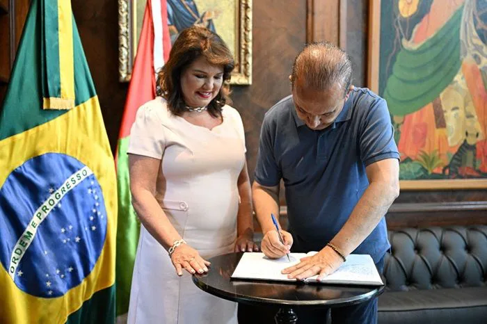 Jorginho Mello transmite cargo para a vice-governadora e viaja em missão internacional