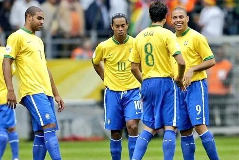 Copa do Mundo de veteranos: Seleção brasileira vai contar com Ronaldinho e Kaká, diz jornal