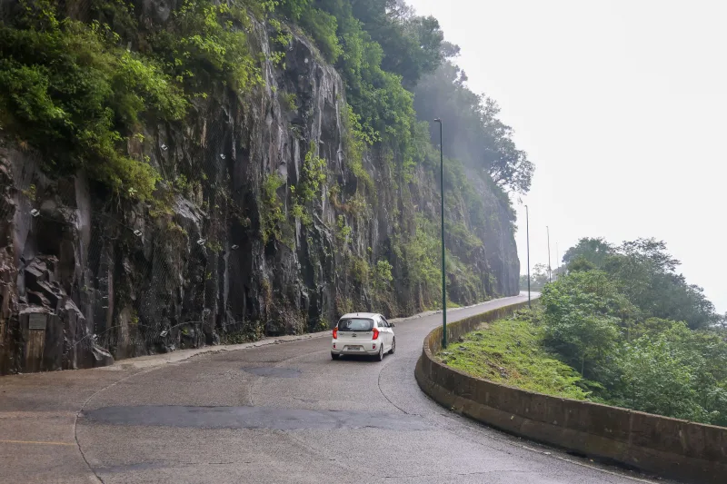 Serra do Rio do Rastro volta a ter trânsito liberado após desprendimento de rocha