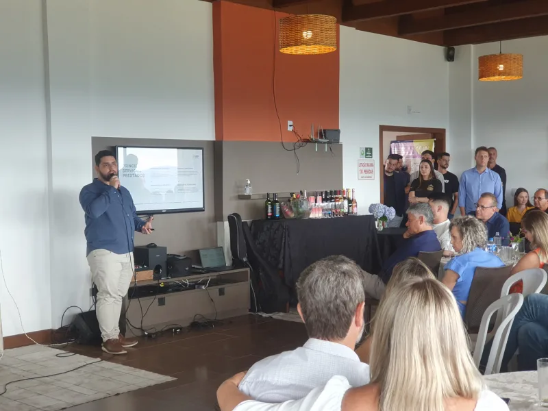 Hub Costa Serra Mar apresenta programa de inovação em encontro com 150 empresários