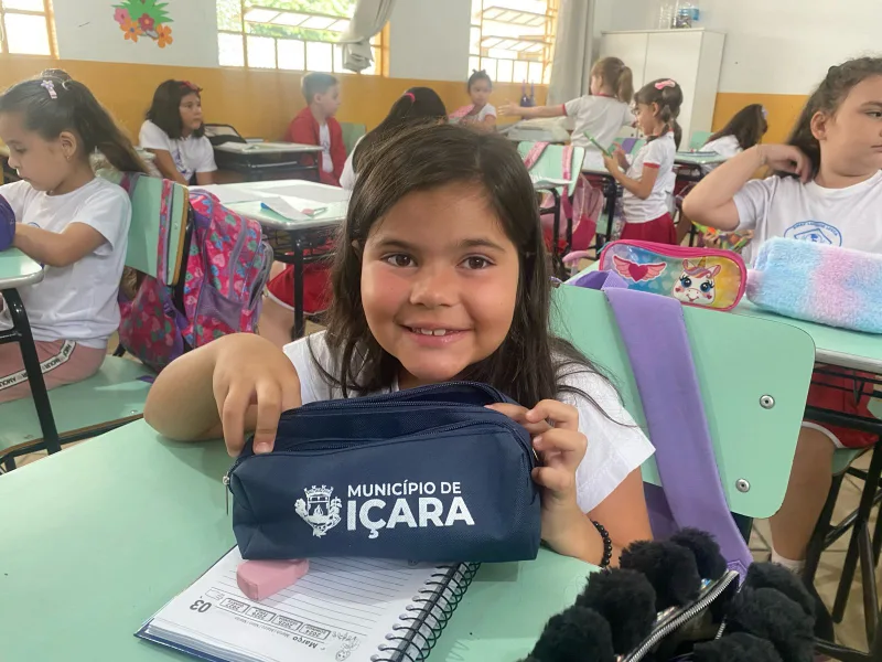 Alunos da rede municipal de Içara começam a receber os kits de material escolar