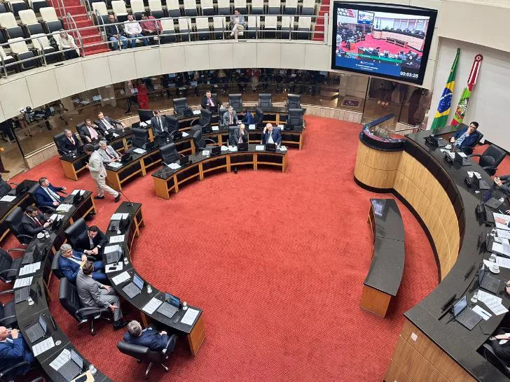 Pacote anti-drogas é avaliado na Alesc e cigarro em público pode ser proibido em SC