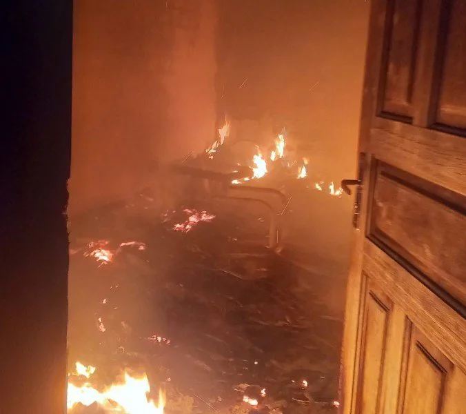 CORPO DE BOMBEIROS: Incêndio consome edícula no Balneário Rincão