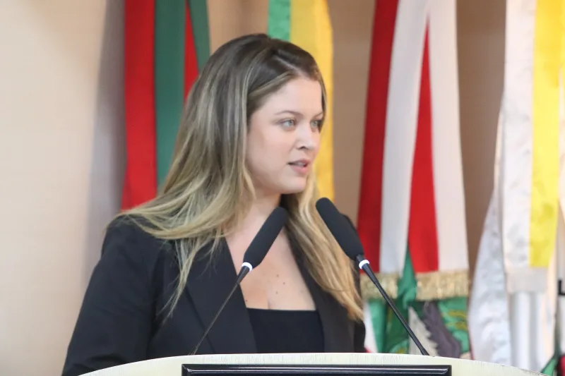 Giovana questiona acolhimento dos servidores públicos com sofrimento psicológico