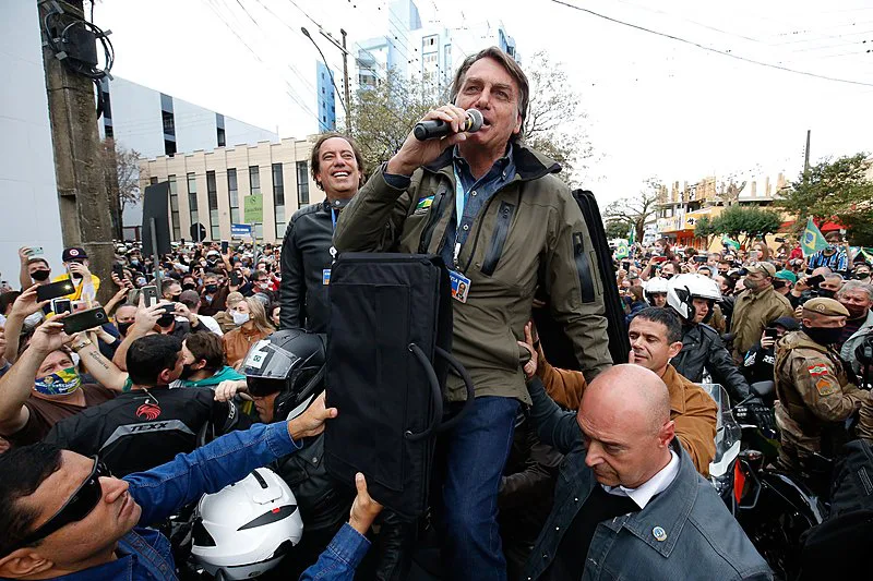 Homem é preso com faca em evento onde Bolsonaro estava no RS