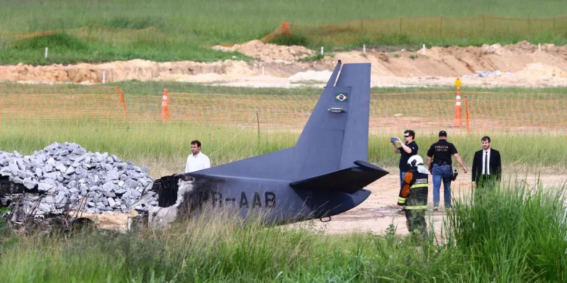 QUEDA DE AVIÃO: Aeronave da PF cai na Pampulha e mata dois policiais